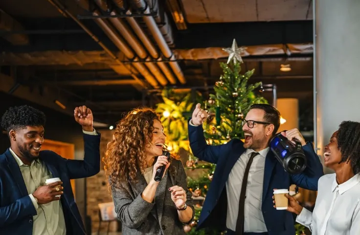 Kiedy imprezy firmowe w formule „stref” (różne aktywności równolegle) są lepsze niż jeden wspólny scenariusz dla wszystkich