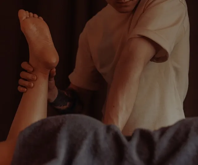 Czym różni się podejście osteopatyczne od leczenia wyłącznie objawowego?