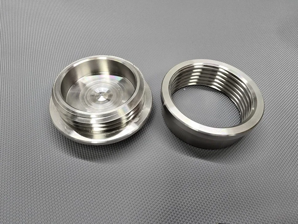 Czy nowoczesne króćce pomiarowe są w stanie kompensować błędy wynikające z drgań instalacji?