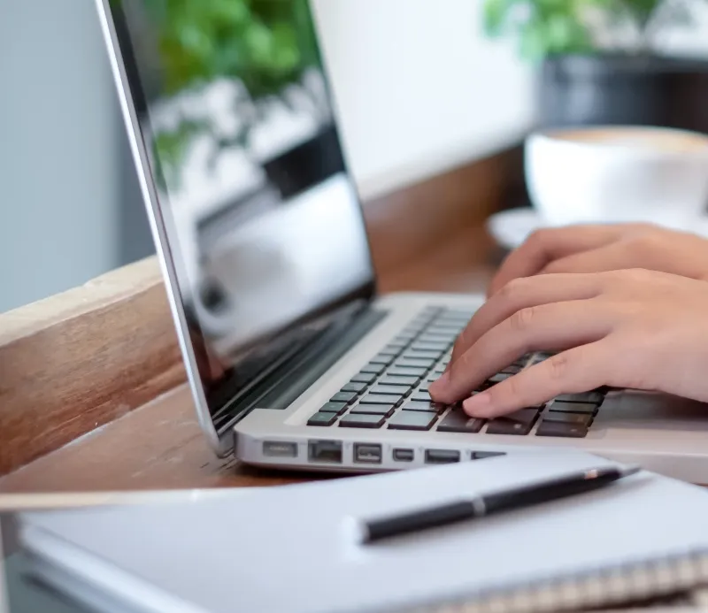 Opinie Google jako „nowa wizytówka firmy” – dlaczego klienci sprawdzają recenzje przed wejściem do lokalu?